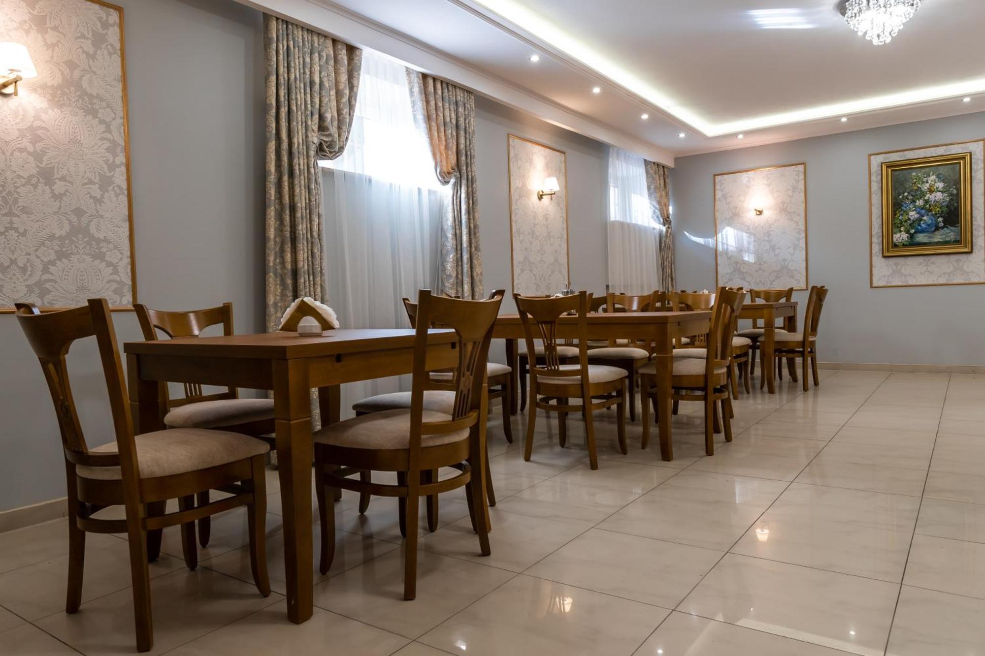 Hotel Palacowa Narol Экстерьер фото